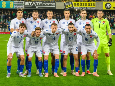 Hráči základnej jedenástky Slovenska pózujú pred zápasom A-skupiny európskej kvalifikácie MS2026 vo futbale mužov Severné Írsko - Slovensko.