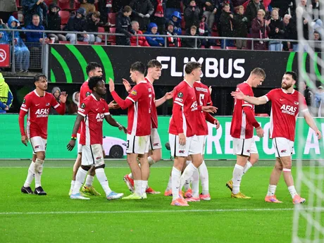 Futbalisti Alkmaaru sa tešia z úvodného gólu počas zápasu 2. kola ligovej fázy Konferenčnej ligy AZ Alkmaar - ŠK Slovan Bratislava.