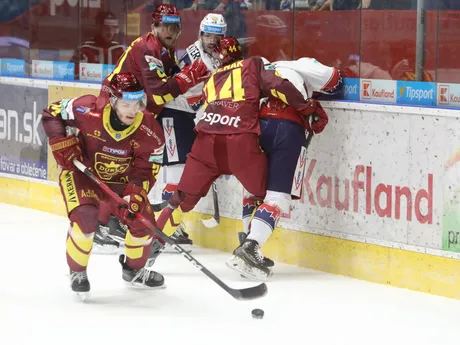 Adam Drgoň (Trenčín) počas predohrávky 14. kola Tipsport ligy HKM Zvolen - HK Dukla Trenčín.