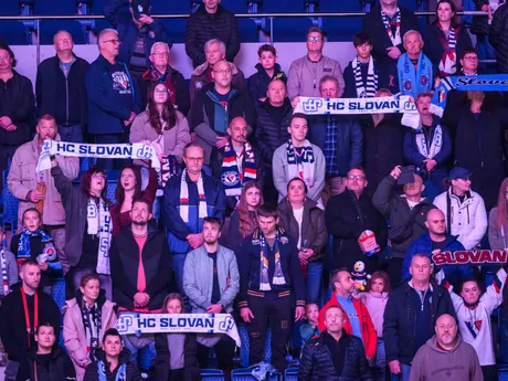 Diváci počas 15. kola Tipsport ligy HC Slovan Bratislava - HKM Zvolen.