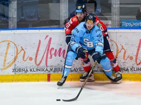 Zľava Marek Hecl (Zvolen) a Tomáš Královič (Slovan) počas 15. kola Tipsport ligy HC Slovan Bratislava - HKM Zvolen.