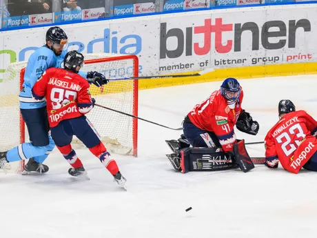 Zľava Radovan Bondra (Slovan), Joona Jääskeläinen (Zvolen), Pavel Kantor (Zvolen) a Daniel Kowalczyk (Zvolen) počas 15. kola Tipsport ligy HC Slovan Bratislava - HKM Zvolen.
