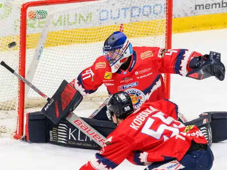 Dominik Jendek (Slovan) počas 15. kola Tipsport ligy HC Slovan Bratislava - HKM Zvolen.