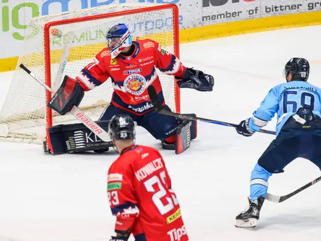 Pavel Kantor (Zvolen) a Samuel Solenský (Slovan) počas 15. kola Tipsport ligy.