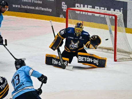 Robert Varga (Slovan) a brankár Denis Godla (HK Spišská Nová Ves) počas zápasu 13. kola hokejovej Tipsport ligy HC Slovan Bratislava - HK Spišská Nová Ves.