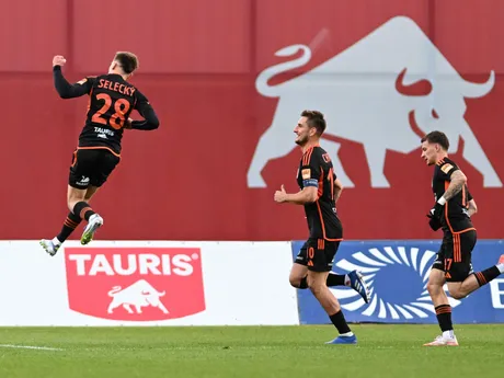 Na snímke sa tešia z gólu hráči Ružomberka počas zápasu 12. kola Niké ligy medzi MFK Ružomberok a FC Spartak Trnava.