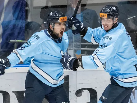 Na snímke sa z gólu raduje zľava Samuel Solenský a Igor Bačík (obsja Slovan) počas zápasu 16. kola hokejovej Tipsport ligy medzi HC Slovan Bratislava - HC Prešov.