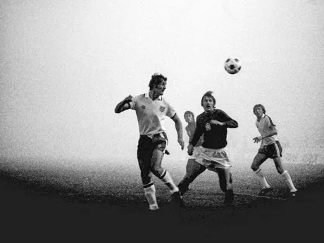 Zdeněk Nehoda v nedohranom zápase kvalifikácie ME 1976 ČSSR - Anglicko (2:1) 29. októbra 1975 v Bratislave na Tehelnom poli.

