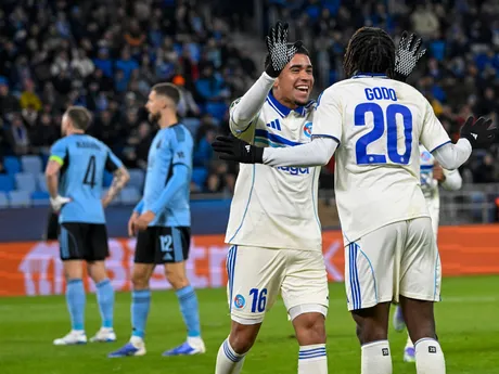 Futbalisti Štrasburgu sa tešia z gólu v zápase Konferenčnej ligy proti Slovanu Bratislava.