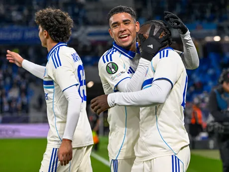 Futbalisti Štrasburgu sa tešia z gólu v zápase Konferenčnej ligy proti Slovanu Bratislava. 