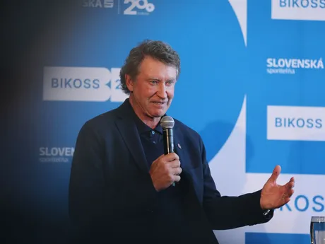 Wayne Gretzky počas prvej návštevy na Slovensku. 