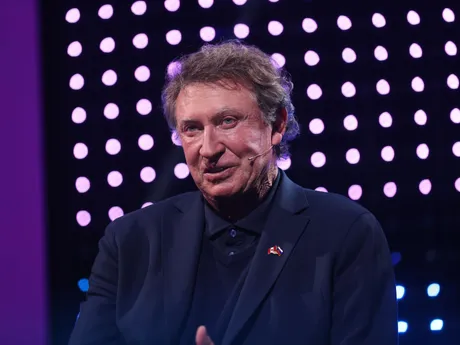 Wayne Gretzky počas prvej návštevy na Slovensku. 