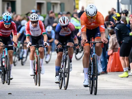 Slovenský cyklista Martin Svrček v úniku počas pretekov elite na ME 2025.