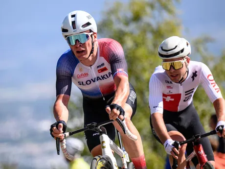 Slovenský cyklista Lukáš Kubiš počas pretekov elite na ME 2025.