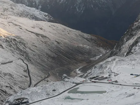 Svah počas obrovského slalomu žien v rakúskom Söldene. 