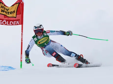 Thea Louise Stjernesundová počas obrovského slalomu žien v rakúskom Söldene. 