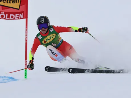 Lara Gut Behramiová počas obrovského slalomu žien v rakúskom Söldene. 