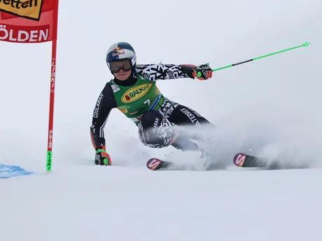 Alice Robinsonová počas obrovského slalomu žien v rakúskom Söldene. 