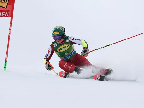 Julia Scheibová počas obrovského slalomu žien v rakúskom Söldene. 
