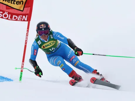 Sofia Goggiová počas obrovského slalomu žien v rakúskom Söldene. 