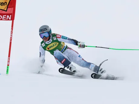 Kajsa Vickhoff Lieová počas obrovského slalomu žien v rakúskom Söldene. 