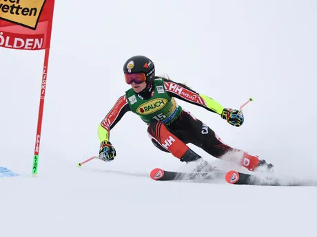 Valerie Grenierová počas obrovského slalomu žien v rakúskom Söldene. 