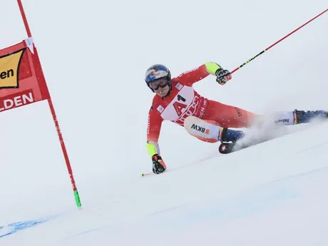 Marco Odermatt počas obrovského slalomu mužov v Söldene. 