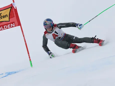 Lucas Pinheiro Braathen počas obrovského slalomu mužov v Söldene. 