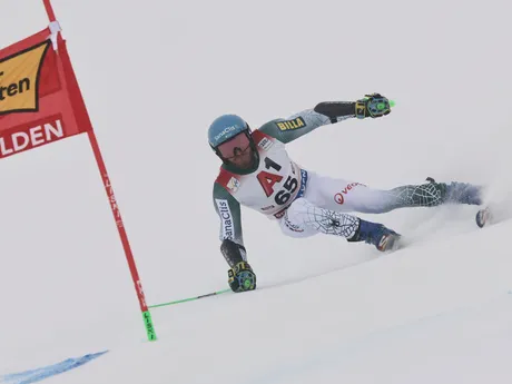 Adam Žampa počas obrovského slalomu mužov v Söldene. 