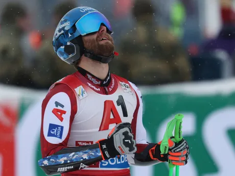 Marco Schwarz počas obrovského slalomu mužov v Söldene. 