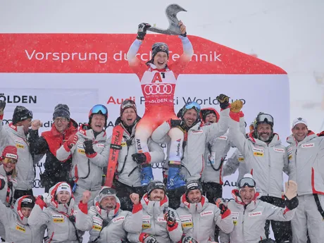 Marco Odermatt počas obrovského slalomu mužov v Söldene. 