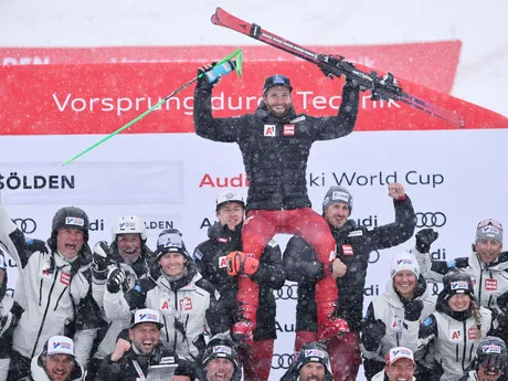 Marco Schwarz počas obrovského slalomu mužov v Söldene. 