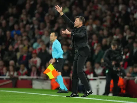 Diego Simeone počas zápasu 3. kola Ligy majstrov Arsenal - Atlético Madrid. 