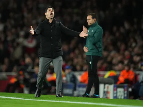 Mikel Arteta počas zápasu 3. kola Ligy majstrov Arsenal - Atlético Madrid. 