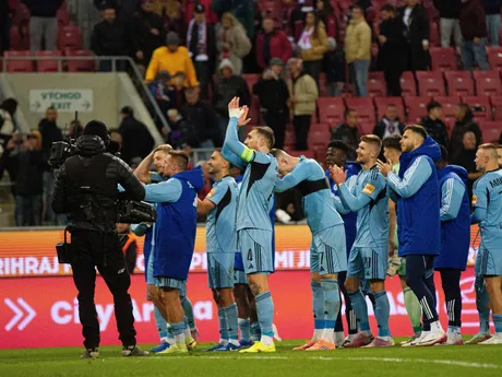 Ďakovačka hráčov Slovana po  zápase 11. kola Niké ligy Spartak Trnava - Slovan Bratislava.