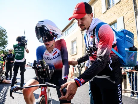 Viktória Chladoňová po časovke žien U23 na ME v cyklistike 2025.