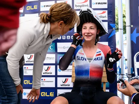 Viktória Chladoňová po časovke žien U23 na ME v cyklistike 2025.