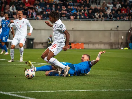 Ondrej Duda počas zápasu Slovensko - Luxembursko v kvalifikácii na MS vo futbale 2026. 