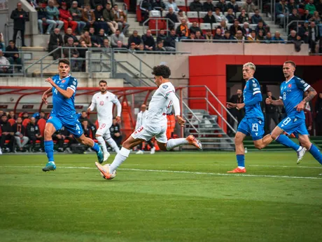 Aiman Dardari počas zápasu Slovensko - Luxembursko v kvalifikácii na MS vo futbale 2026. 