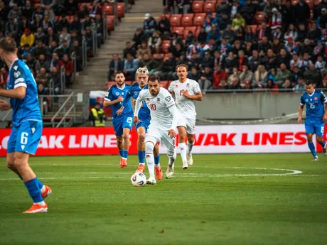 Danel Sinani počas zápasu Slovensko - Luxembursko v kvalifikácii na MS vo futbale 2026. 