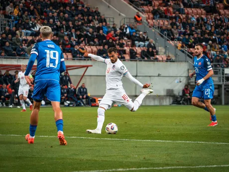 Danel Sinani počas zápasu Slovensko - Luxembursko v kvalifikácii na MS vo futbale 2026. 