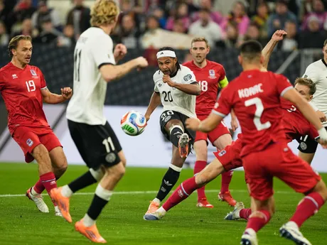 Serge Gnabry počas zápasu Nemecko - Luxembursko.