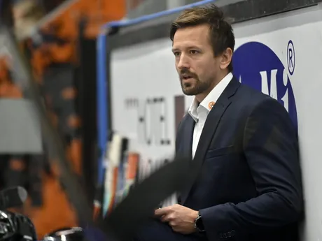 Hlavný tréner HK Dukla Michalovce Erik Čaládi reaguje v zápase 13. kola hokejovej Tipos extraligy HK Dukla Michalovce - HC Poprad 