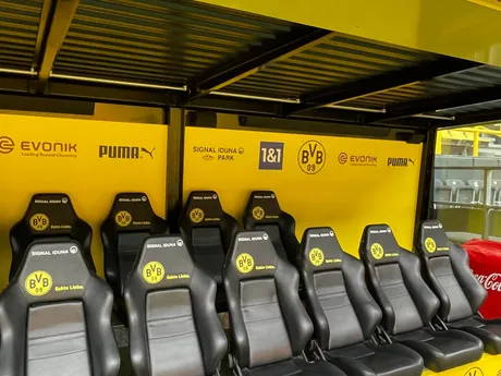 Striedačka na ikonickom štadióne Borussie Dortmund.