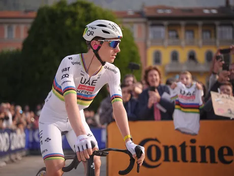 Tadej Pogačar počas pretekov Okolo Lombardska 2025