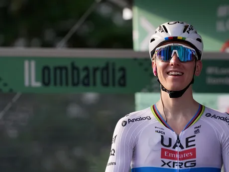 Tadej Pogačar počas pretekov Okolo Lombardska 2025