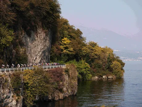 Momentka z pretekov Okolo Lombardska 2025