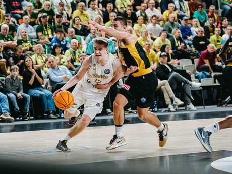 Momentka zo zápasu Patrioti Levice - AEK Atény v Lige majstrov. 