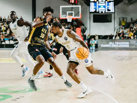 Momentka zo zápasu Patrioti Levice - AEK Atény v Lige majstrov. 