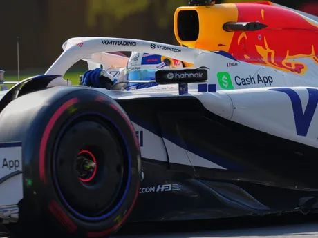 Isack Hadjar počas kvalifikácie na VC Mexika 2025 formuly 1.